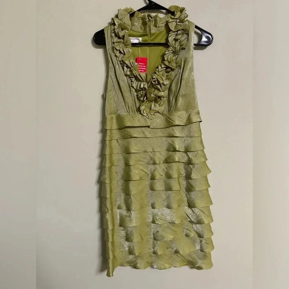 London Times Ruffle Neckline Tier Cocktail Dress Size 10 NWT New Green - Picture 1 of 6